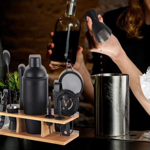OBALY close-up of stainless steel shaker highlighting durable leak-proof finish