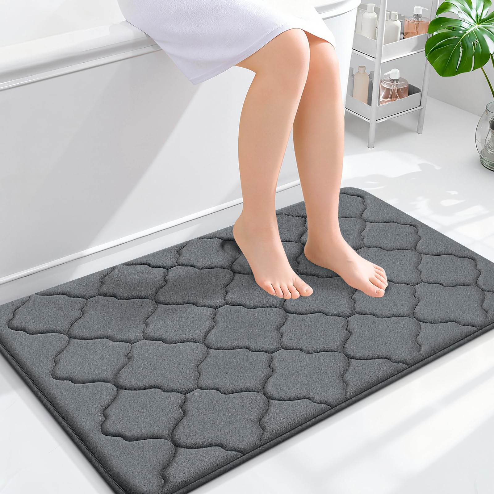 OLANLY front view of dark grey bath mat showing pattern and size benefit