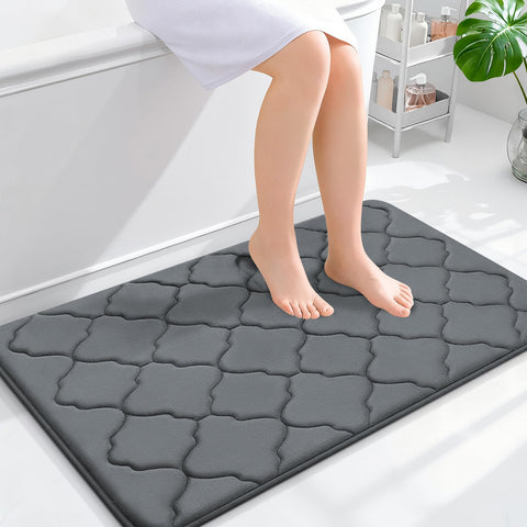OLANLY front view of dark grey bath mat showing pattern and size benefit