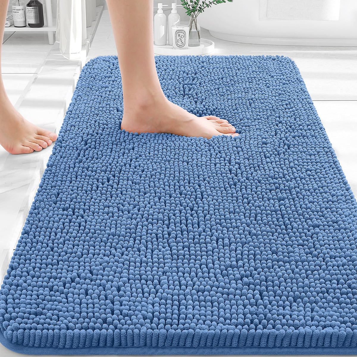 OLANLY front view bath rug showing plush chenille and neat edges for comfort