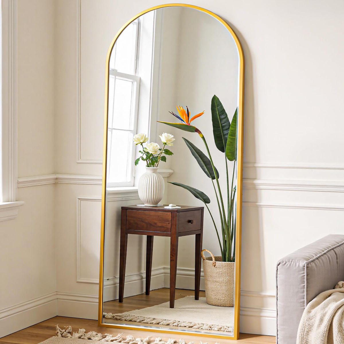 OLIXIS front view of arched full-length mirror showing full figure reflection benefit