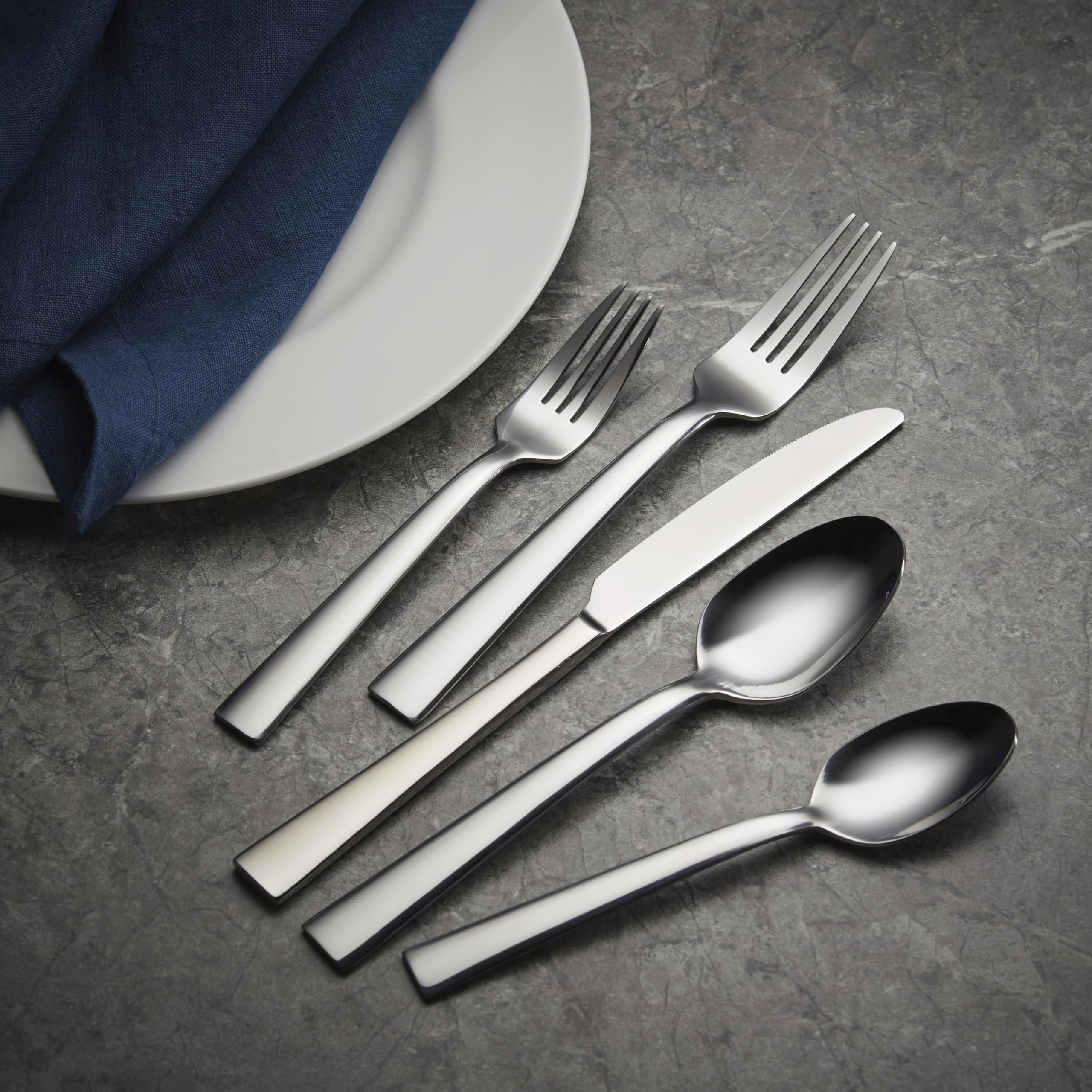 Oneida Madison Avenue scale comparison beside a plate to show true size and practical fit benefit