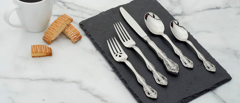 Oneida Michelangelo knife edge close-up displaying precise blade and long-lasting polish