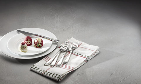 Oneida Moda on a dinner table highlighting elegant styling for guests
