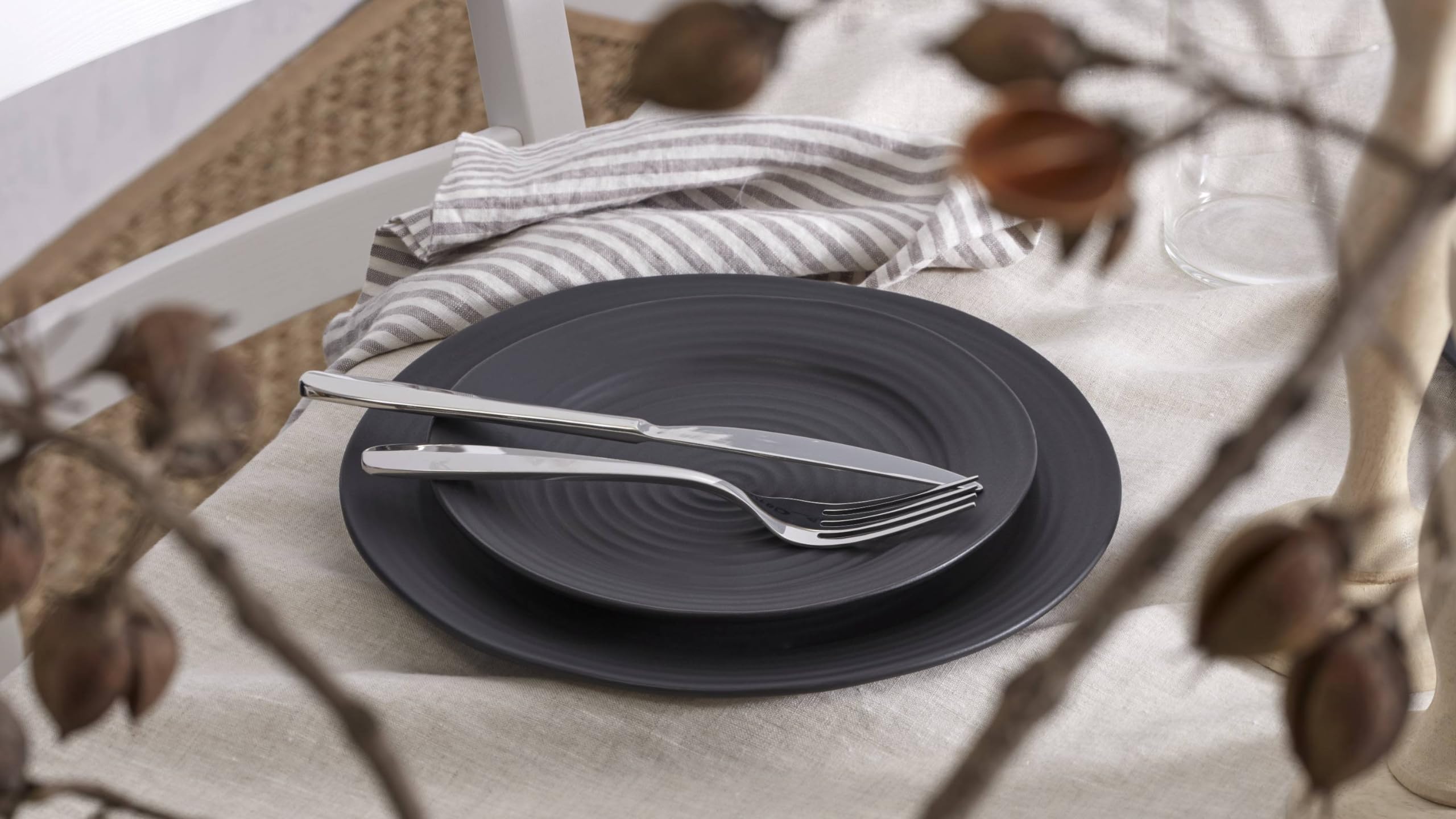 Oneida Oakwood reflective mirror finish capturing light and polished aesthetics