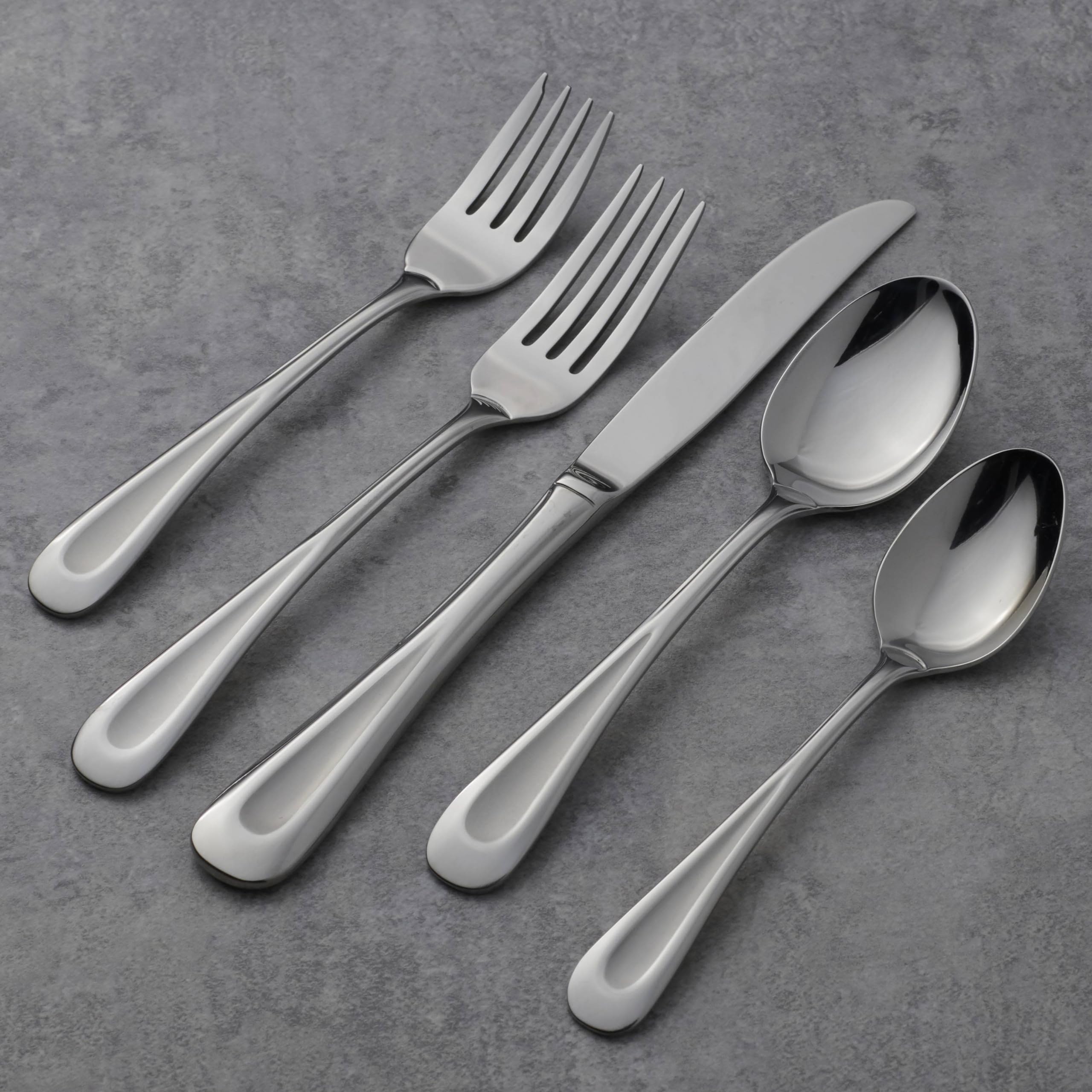 Oneida flatware beside ruler showing scale and size for gifting confidence