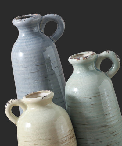 ooit detailed shot of handled vase showing form and easy carrying benefit