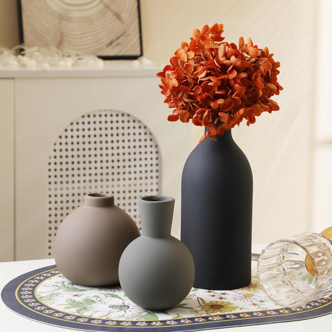 ooit vase next to hand and ruler illustrating size for placement planning