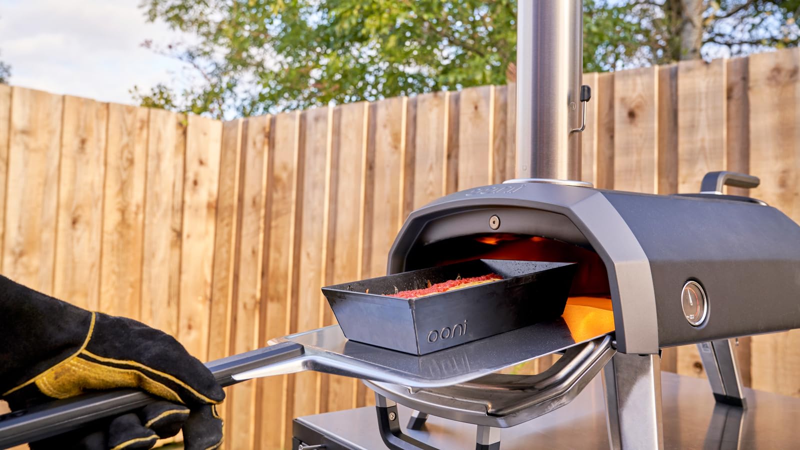 ooni peel in outdoor pizza party setting for fast, repeatable cooking
