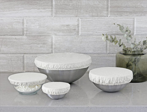 Organic Cotton Mart covering leftovers in fridge, protecting food while reducing waste