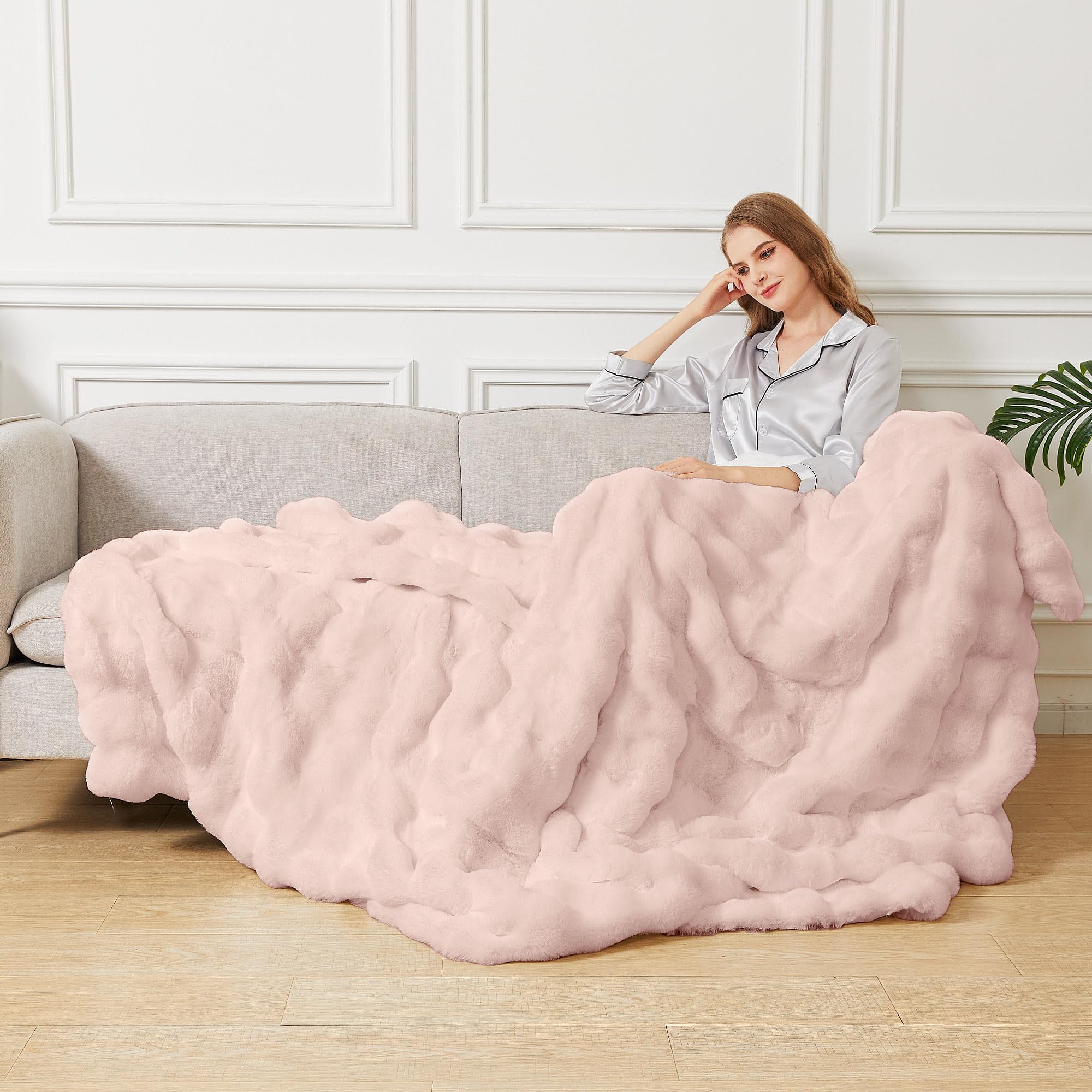 ORINOVA blanket on sofa displaying cozy decor and easy layering benefit