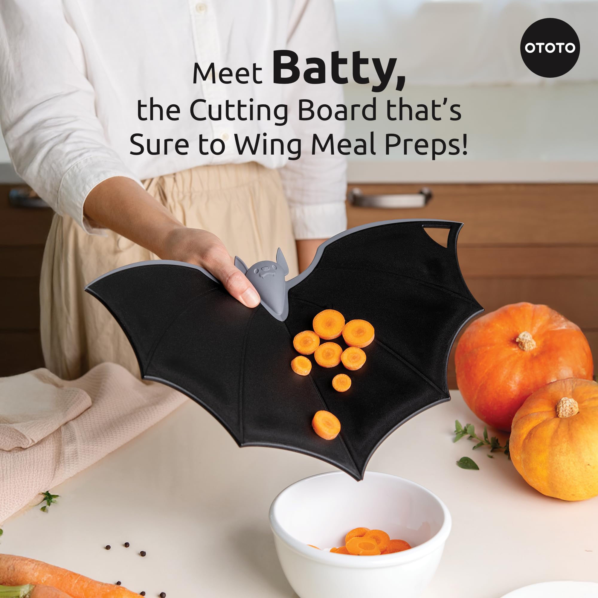 OTOTO Batty close-up of textured surface for better grip and safer chopping