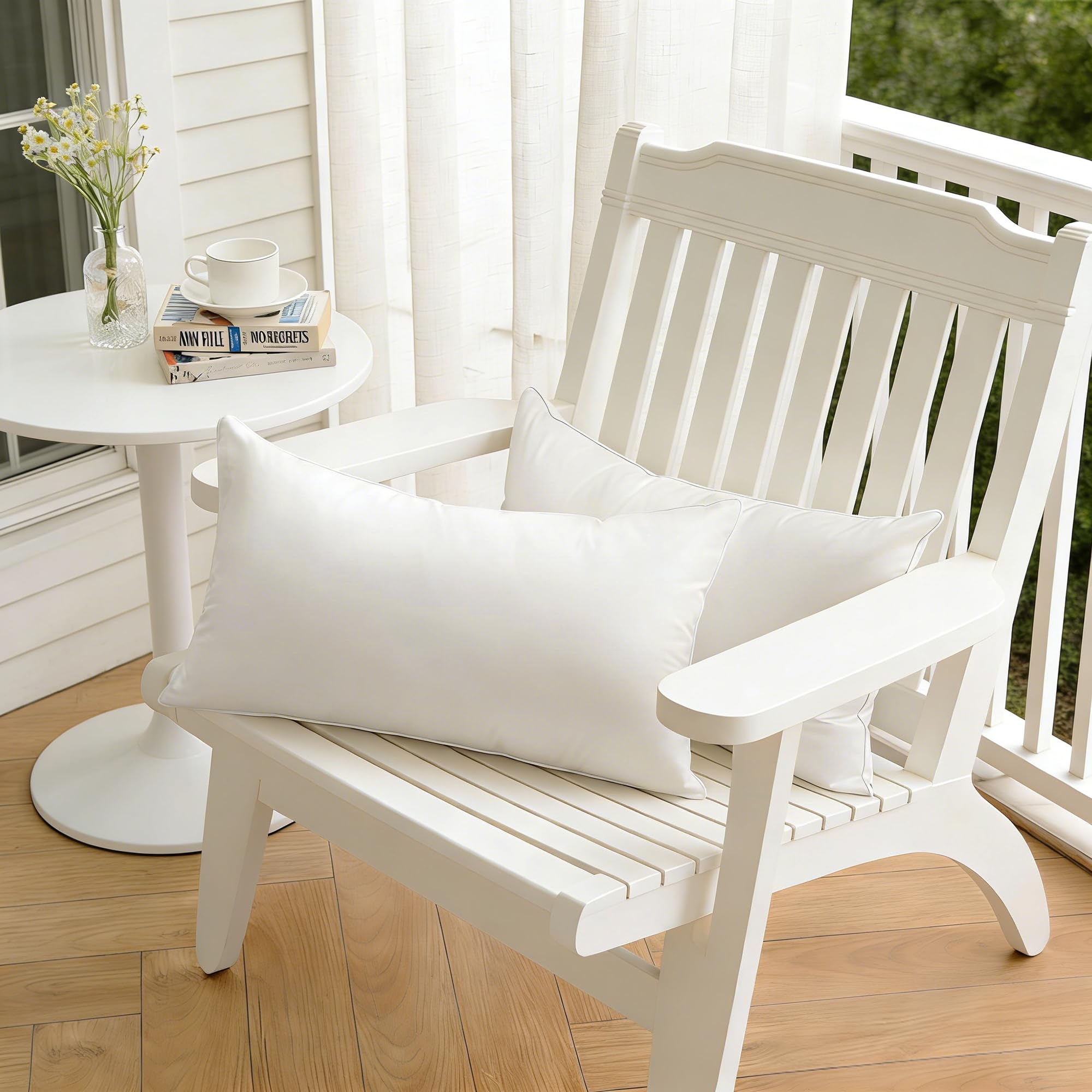 Oubonun four inserts arranged on deck chair, coordinated outdoor decor