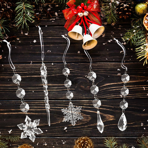 OuMuaMua icicles and snowflakes used in wreath and table display adding winter shimmer