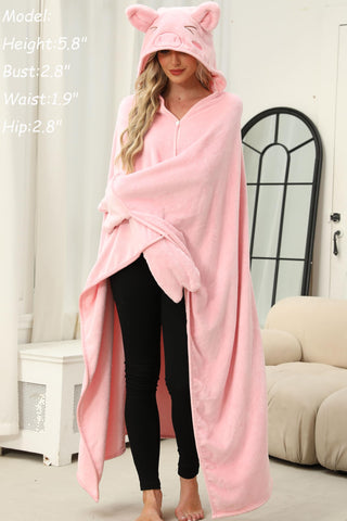 OUSIEDISIE size comparison next to chair illustrates blanket dimensions and fit
