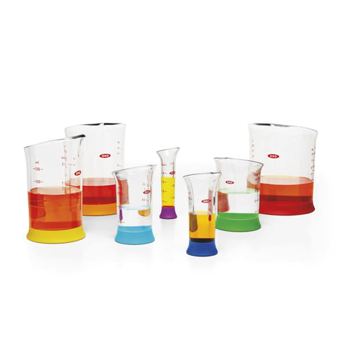 OXO Good Grips base with clear measurements for accurate volume checks