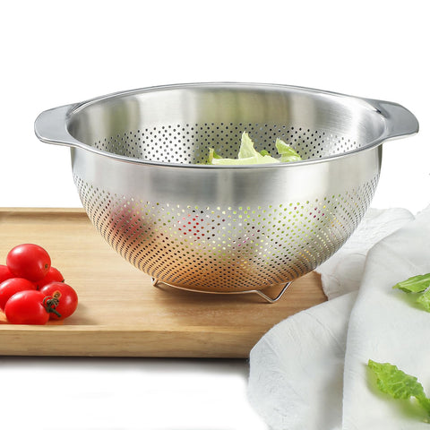 Paoli colander front view showing large capacity and stable base benefit