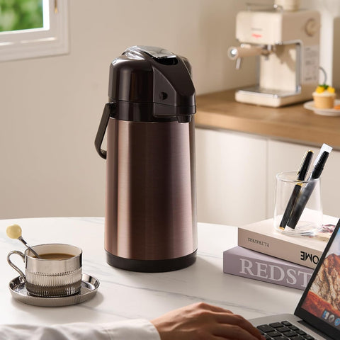 PARACITY airpot beside cups to show 2.5L capacity and fewer refill benefits