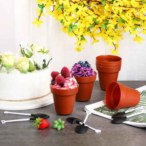 Patelai shovel spoon placed beside pot to show fit and convenient scooping