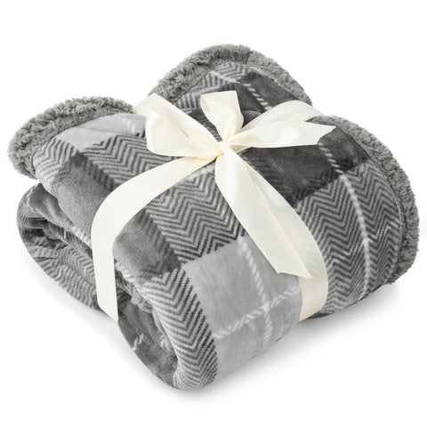 PAVILIA packaging and tag emphasizing ready-to-gift presentation