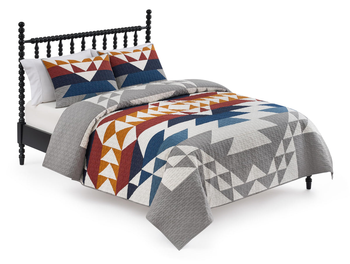 Pendleton Explorer quilt front pattern showing vibrant southwest design and visual warmth