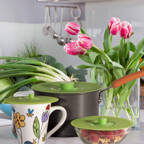 Perfect and Simple lid on 10-inch bowl showing large-fit coverage benefit