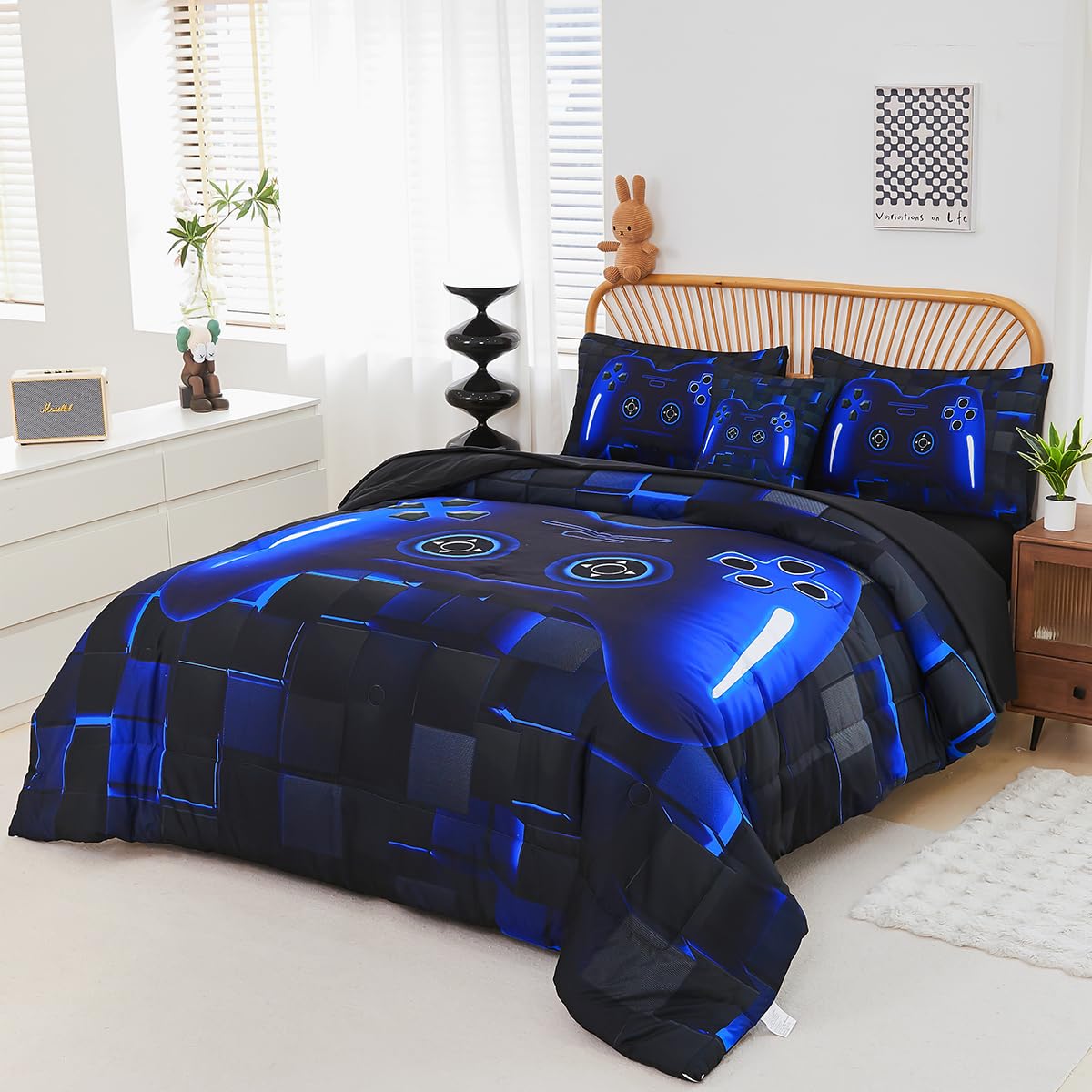 PERFEMET comforter close-up highlights microfiber texture and printed gamepad detail
