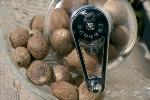 Peugeot Tidore close-up of stainless steel double grater blades, durable sharpness benefit