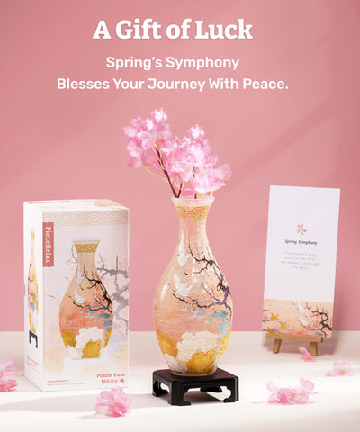 PieceRelax vase holding fresh flowers demonstrating functional water-holding benefit