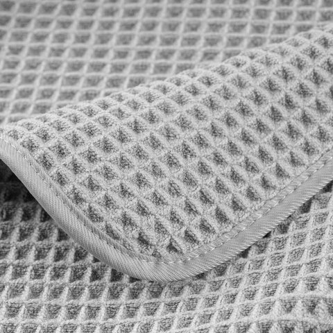 POLYTE four towels laid out showing set quantity and rotation convenience