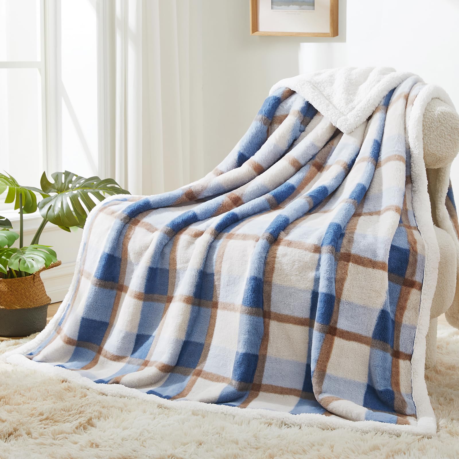 PU MEI pet using blanket showing pet-friendly softness and protection