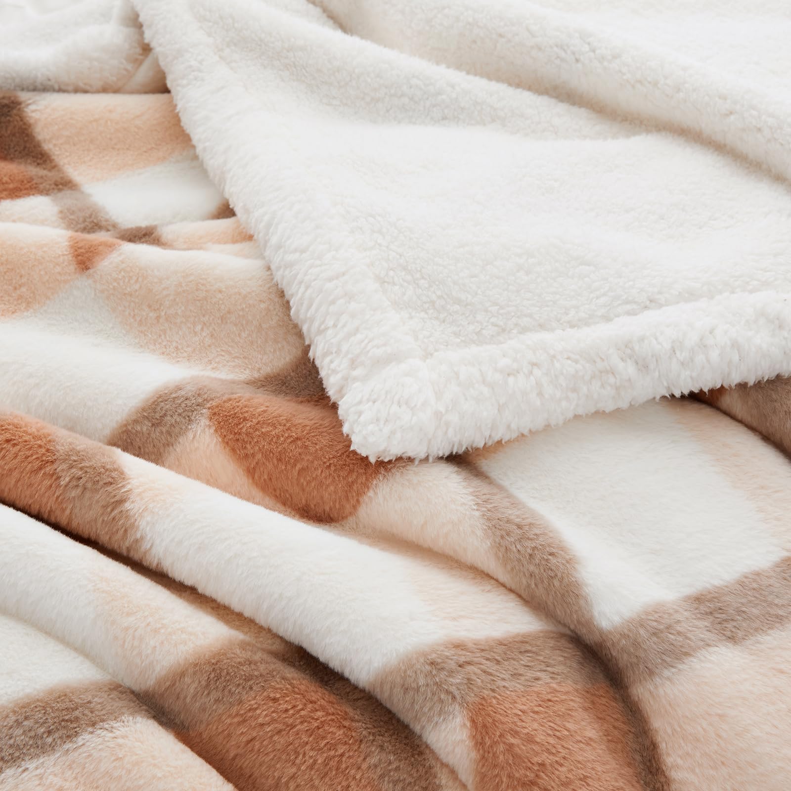 PU MEI sherpa fleece reverse detail highlighting insulating warmth
