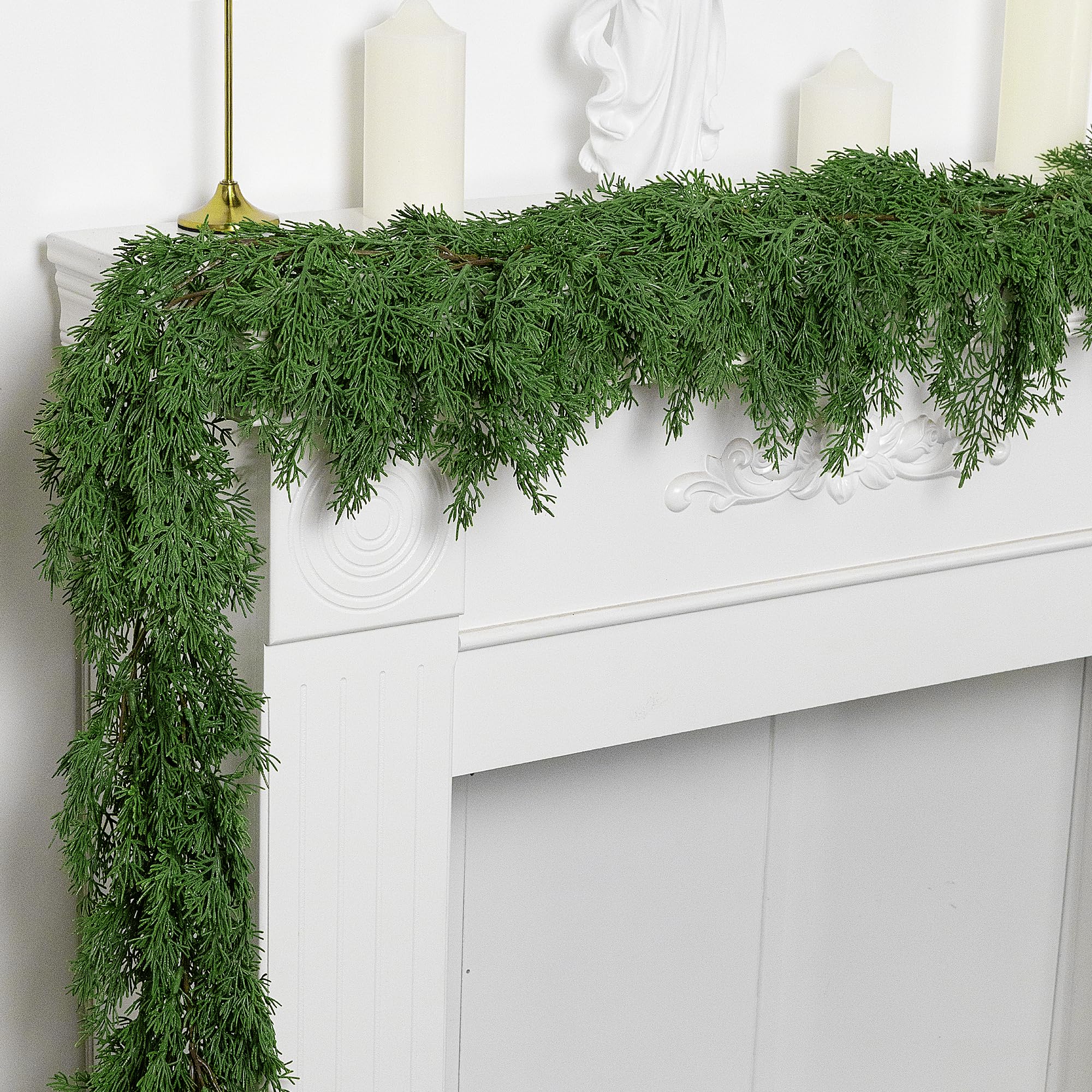 PURPLE STAR 1N garland wrapped on banister demonstrating flexible installation