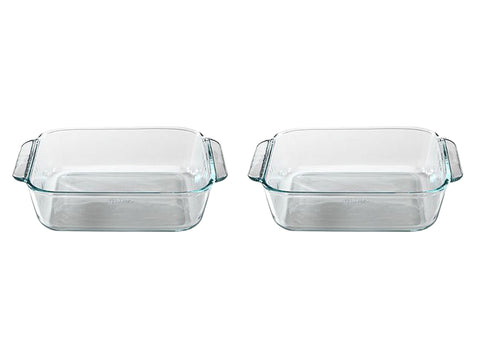 Pyrex clear 2-quart baking dish front view showing stable rim and capacity benefit