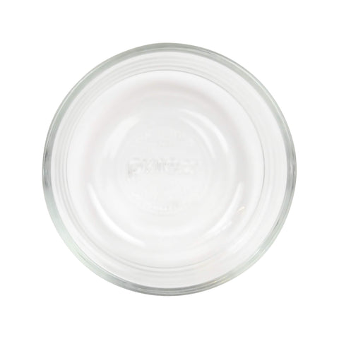Pyrex 7202 close-up of tempered glass texture showing stain resistance benefit