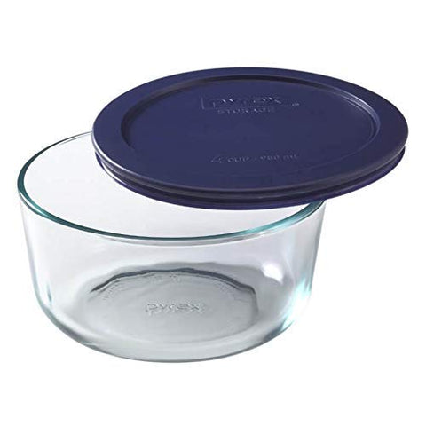 Pyrex close-up of dark blue lid sealing bowl, demonstrating leak-resistant convenience