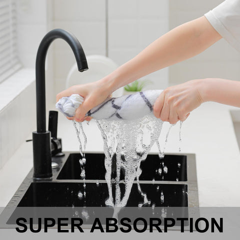 qaj towel drying glasses to show lint-free polishing benefit