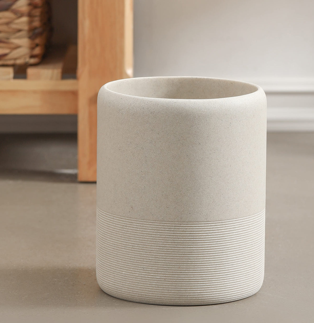 QL DESIGN front view showing marble-look finish and elegant silhouette