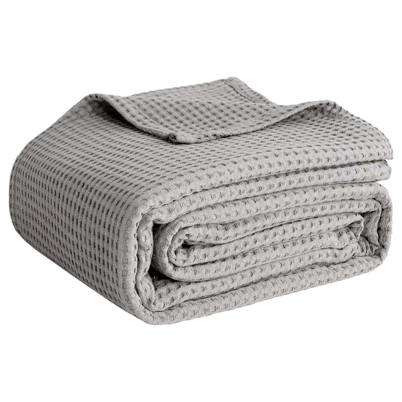 QUBA LINEN front view of light grey king waffle blanket shows clean profile and coverage