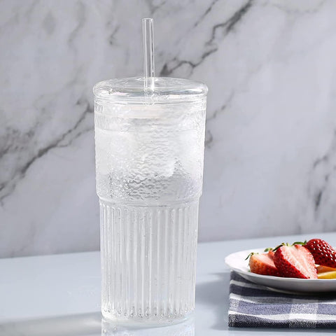 QWEZXO hand holding tumbler for scale illustrating comfortable 20 oz capacity