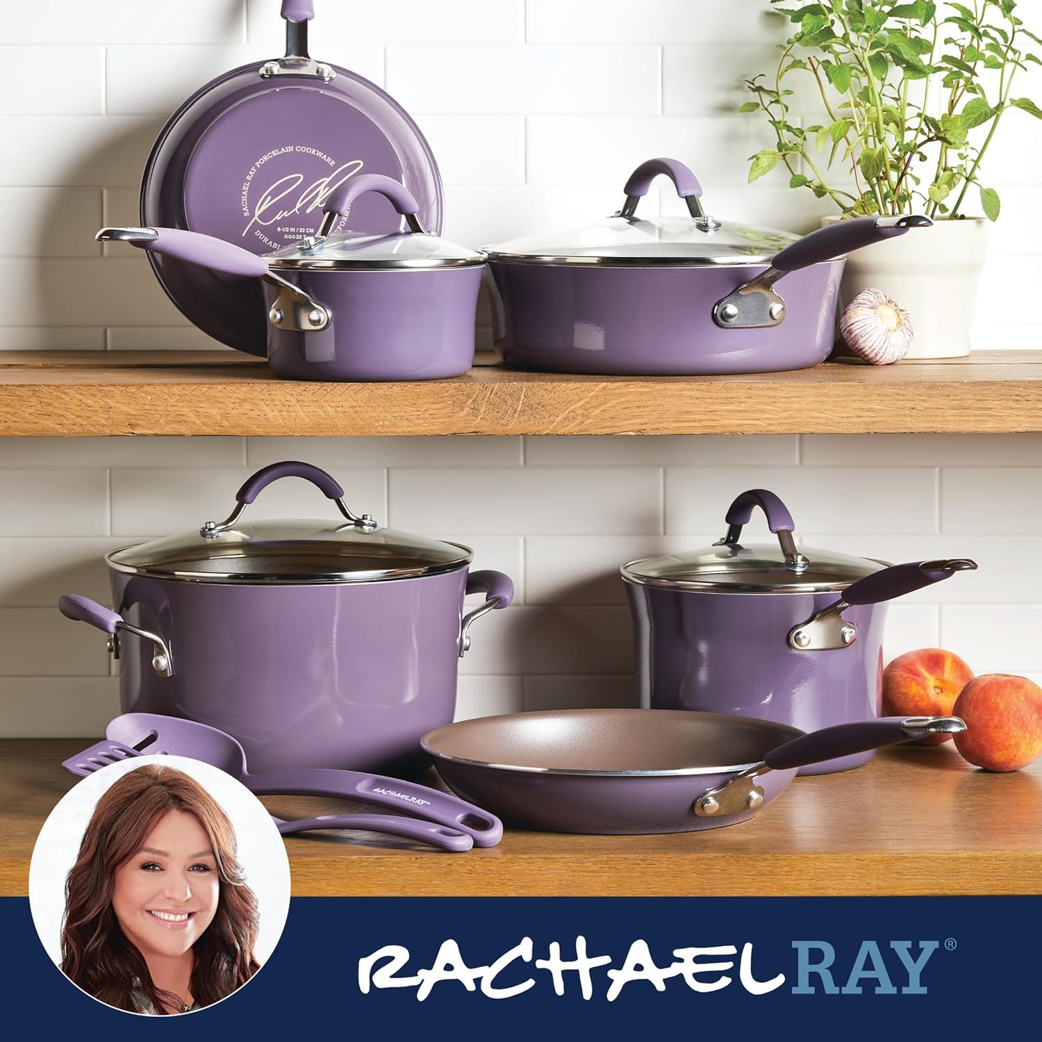 Rachael Ray covered pot steaming sauce showing heat retention advantage