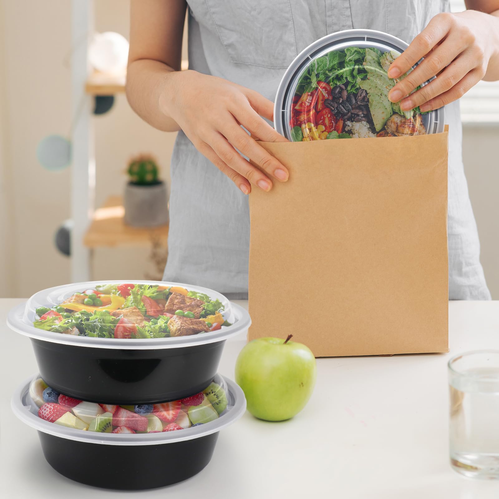RANLITTLE container beside a measuring cup illustrating true 32oz capacity