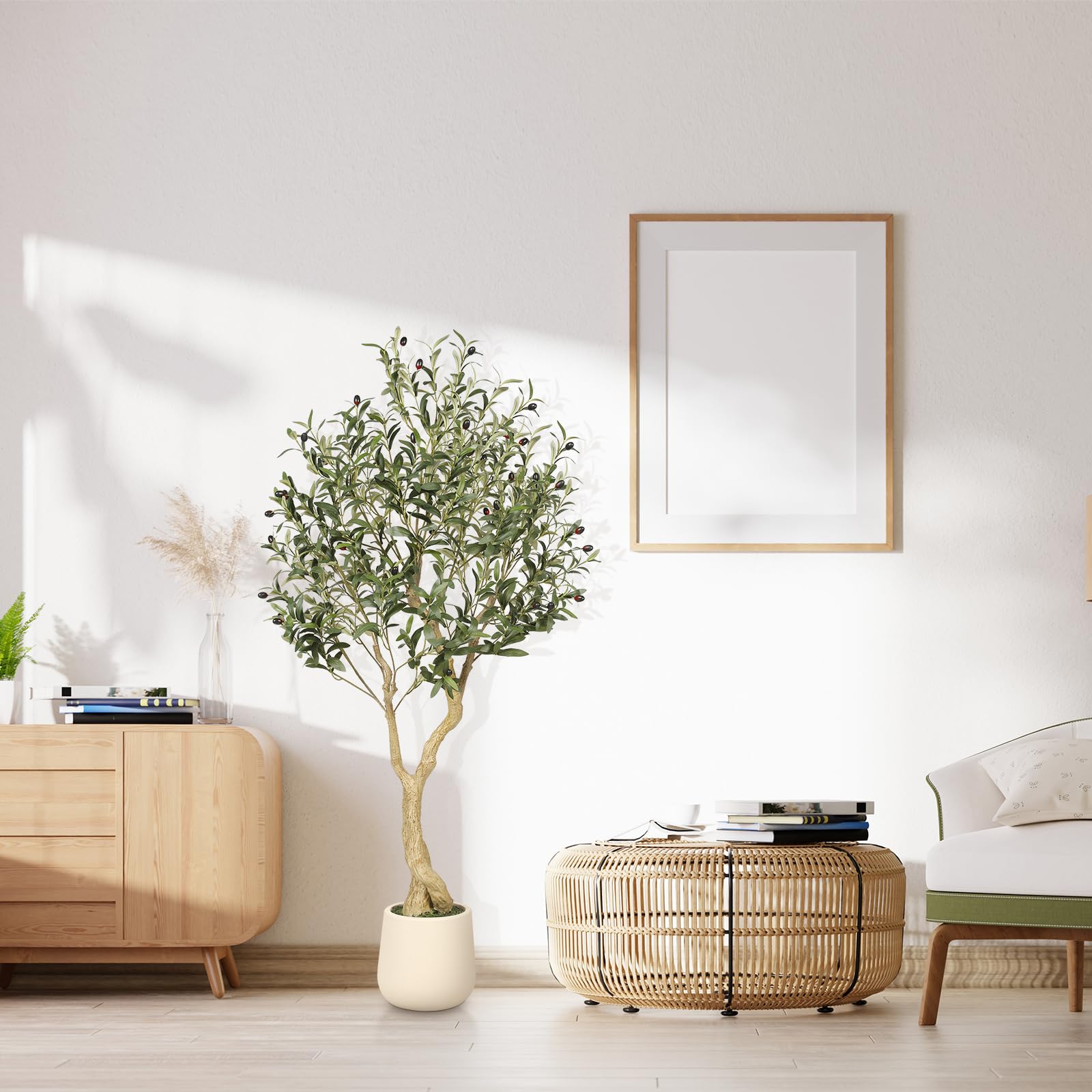 REALEAD in retail lobby illustrating commercial-ready, low-maintenance greenery benefit
