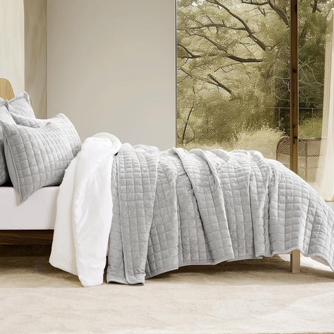 RECYCO close-up velvet texture highlighting ultra-soft sheen and cozy touch