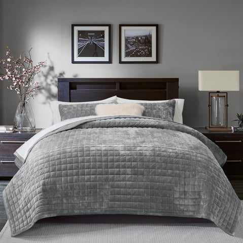 RECYCO front view of king quilt showing plush gray sheen and elegant style