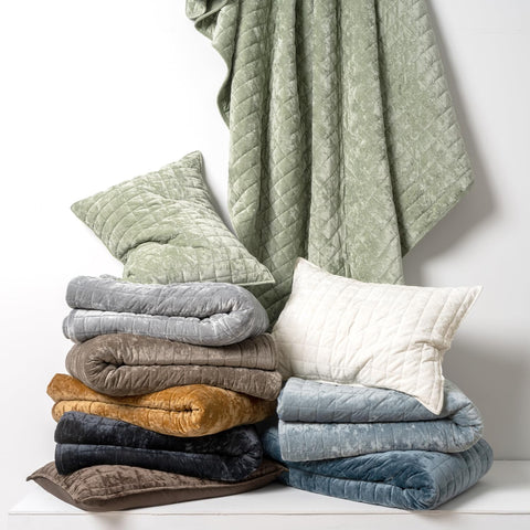 RECYCO folded quilt showing packable care and easy storage