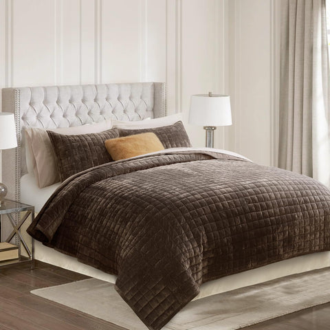 RECYCO front view of quilt on full queen bed shows plush warmth