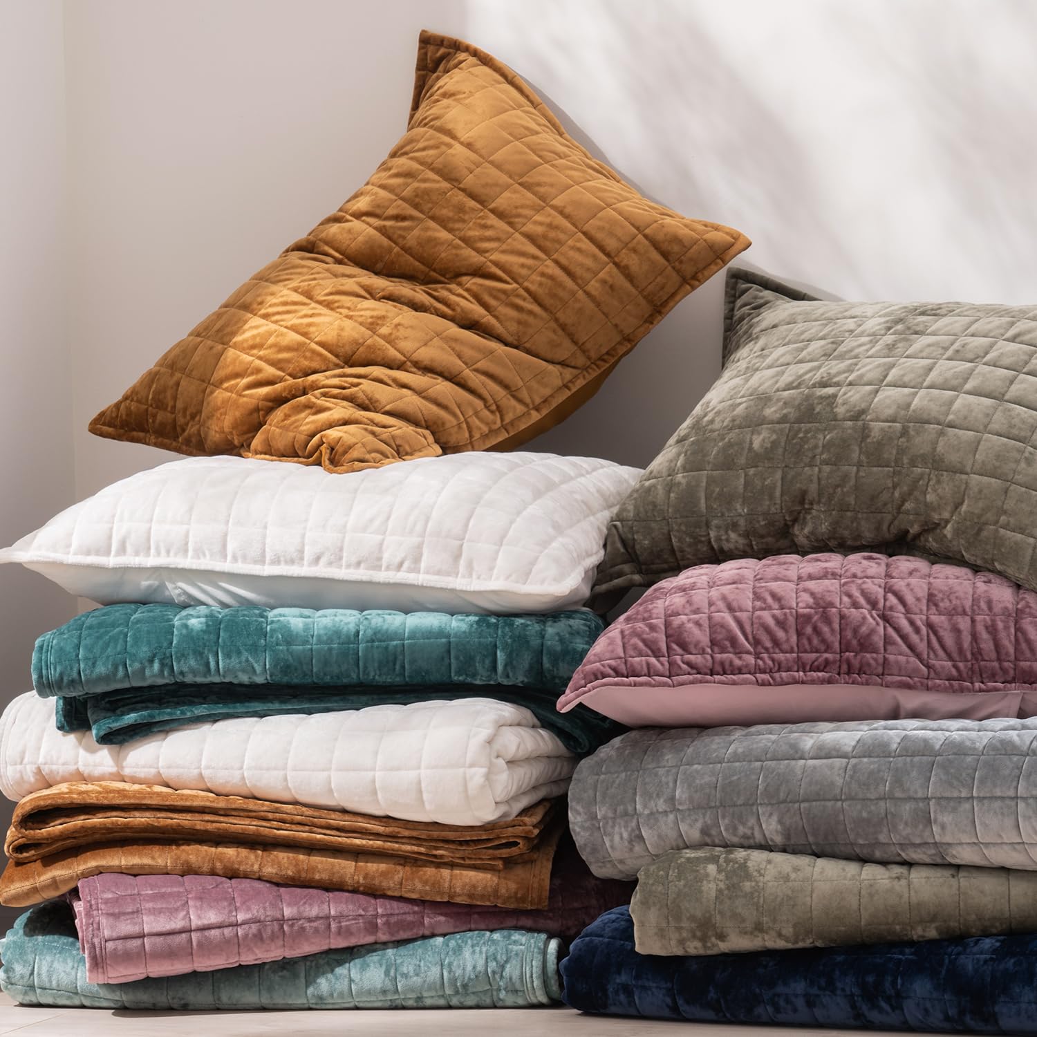 RECYCO quilt on mattress showing scale and full coverage for visual fit