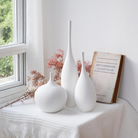 Relexome styled dining table centerpiece demonstrating modern farmhouse look