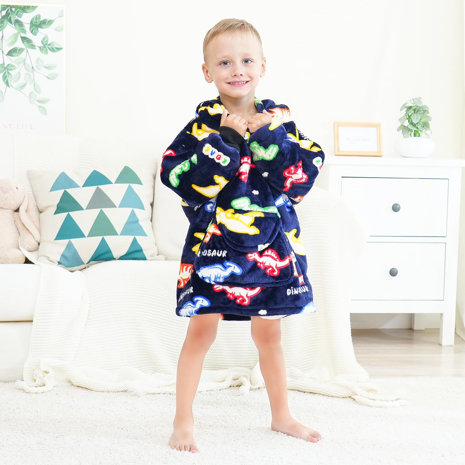 REXEO wearable blanket on child showing length and size fit